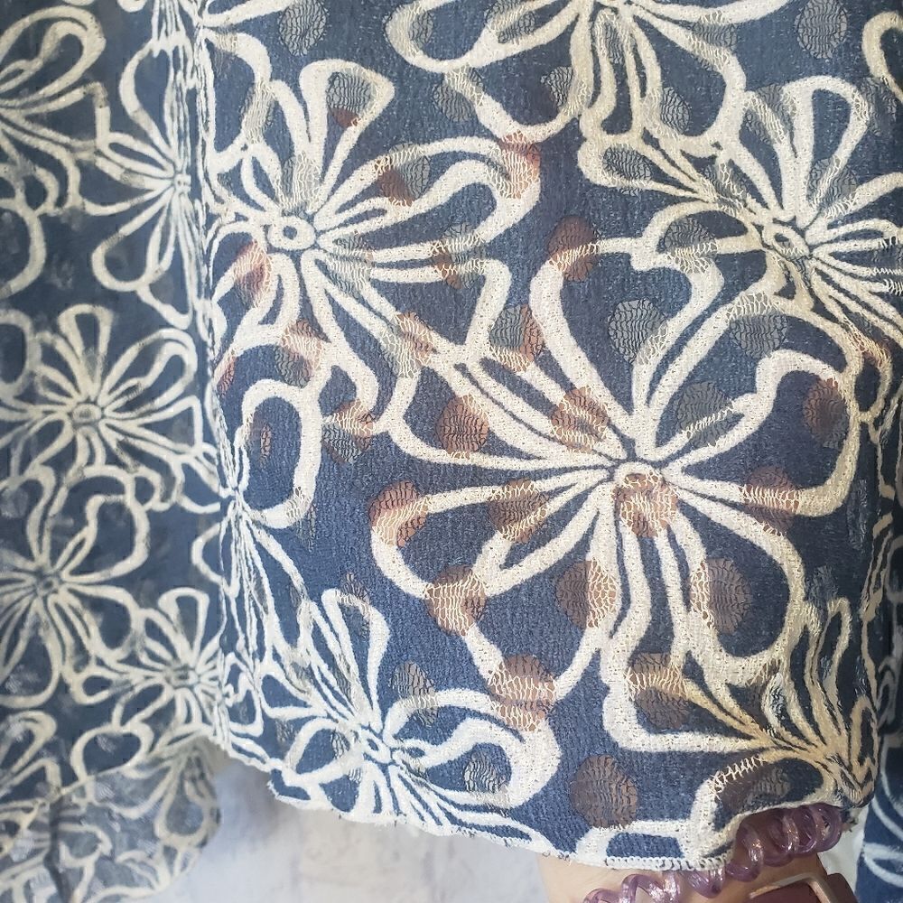 VINTAGE VINE STREET Floral Overlay Flowy Top XL - Picture 4 of 7